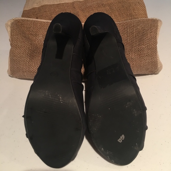 *SOLD* NWOT Charles Albert Navy Peep-Toe Heels - Picture 8 of 8